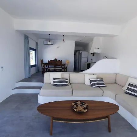 Chrisofilida Villa *